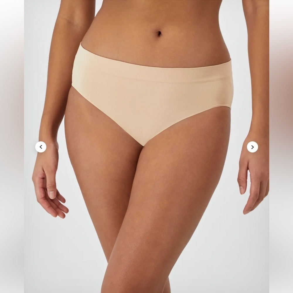 Bali One Smooth U All-Around
Smoothing Hi-Cut Panty Sz XL 8 set of 3